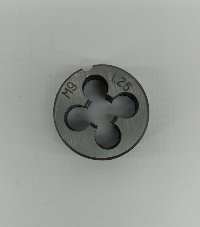 ER-00912P. Плашка М 9*1,25 Øнаруж.25мм, в пластиковом футляре, ЭВРИКА