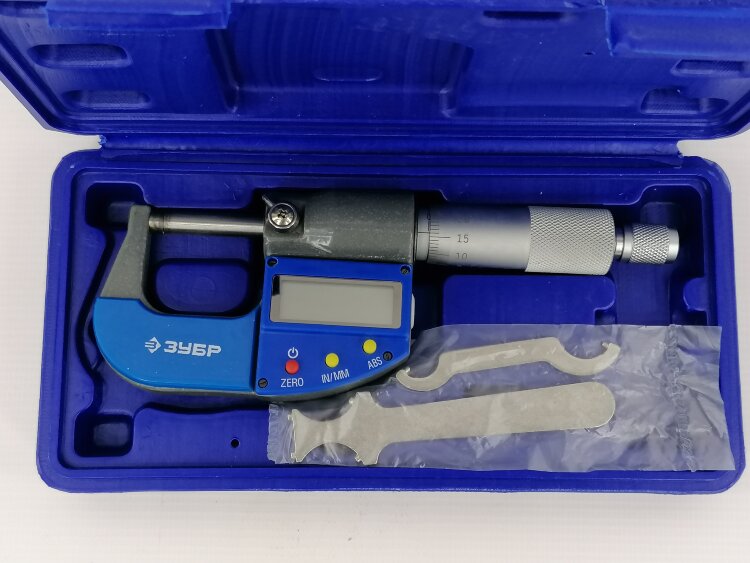 34482-25_z02. Микрометр МКЦ 25,0-25мм,0,001мм,гладкий цифровой, Профессионал, ЗУБР